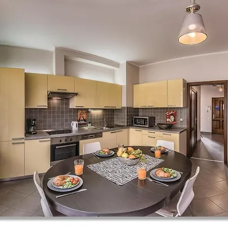 Urban Gozsdu Apartahotel